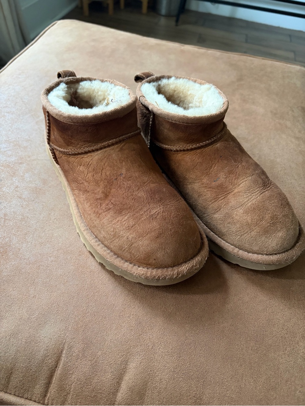UGG Classic Mini Boots Chestnut Brown Shearling Women’s Size 8 1116109